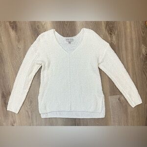 Knox Rose Fuzzy Cream V-Neck Sweater size M